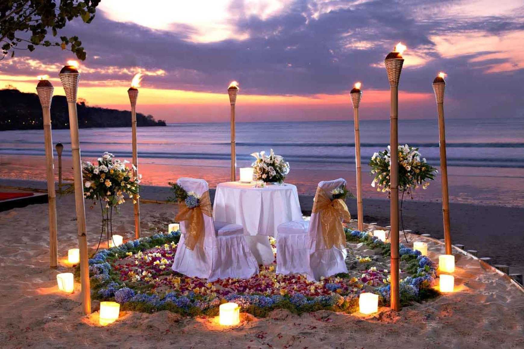 Header Luxury Package- candel light dinner page small image beside the form