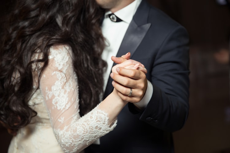 Header Weddings- wedding Anniversariy small image beside the form